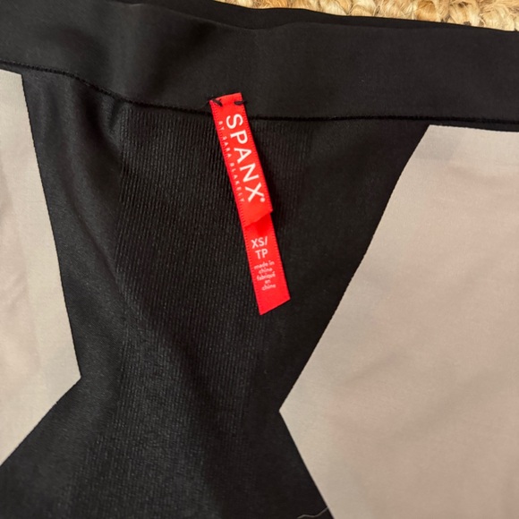 SPANX shapewear - Picture 2 of 6
